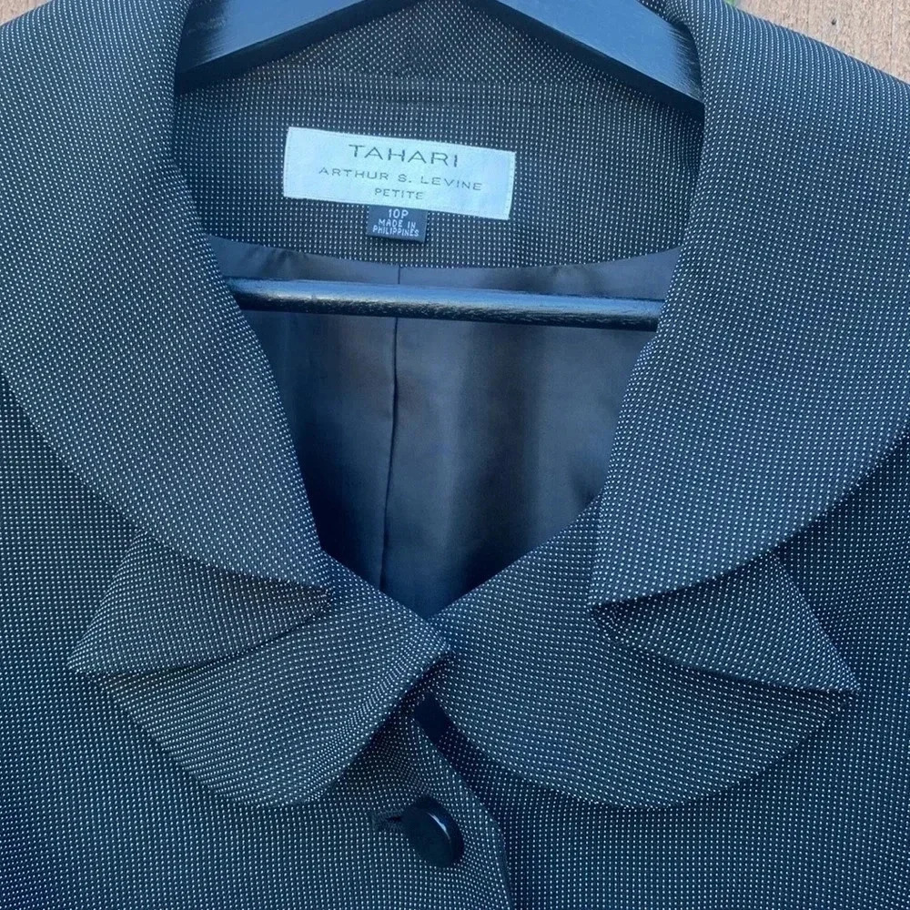 Tahari Arthur S. Levine size 10P Black blazer/jacket with ruffle - Picture 3 of 5